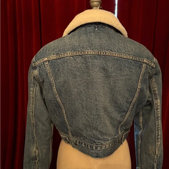 Levi's Women's Blue Denim Jacket with White Collar - Picture 4 of 5